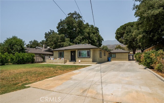 Building Photo - 1147 E Lemon Ave