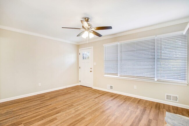 Foto del edificio - 7268 Westwood Ln