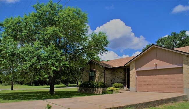 Building Photo - 112 Retha Dr
