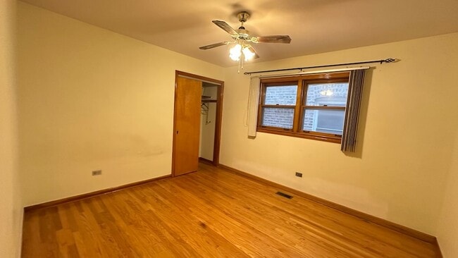 Building Photo - 5728 N McVicker Ave