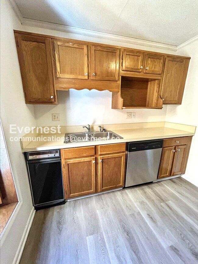 Foto del edificio - 2 Bed, 2.5 Bath Townhome with Assigned Par...