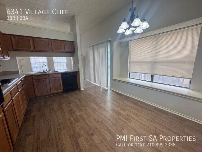 Foto del edificio - 6341 Village Cliff