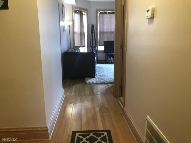 Foto del edificio - 2831 W Fullerton Ave