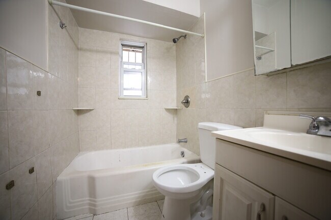Foto del edificio - 63 Greenville Ave