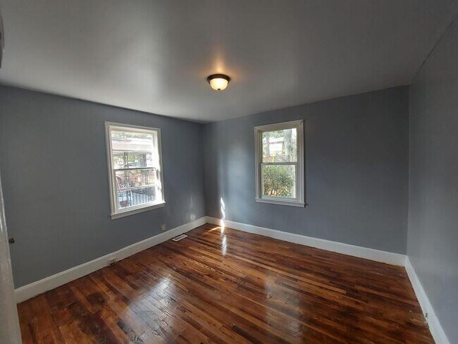 Building Photo - 2244 Manse St