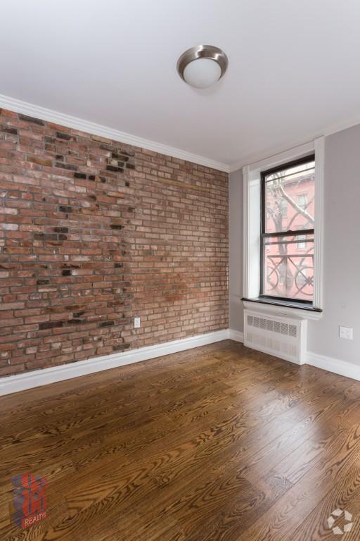 Building Photo - 422 E 9th St
