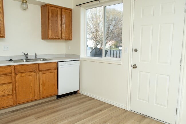 Foto del edificio - 137 S 400 W