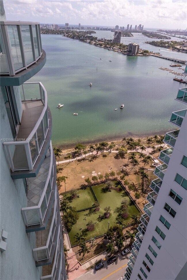 Foto del edificio - 1900 N Bayshore Dr