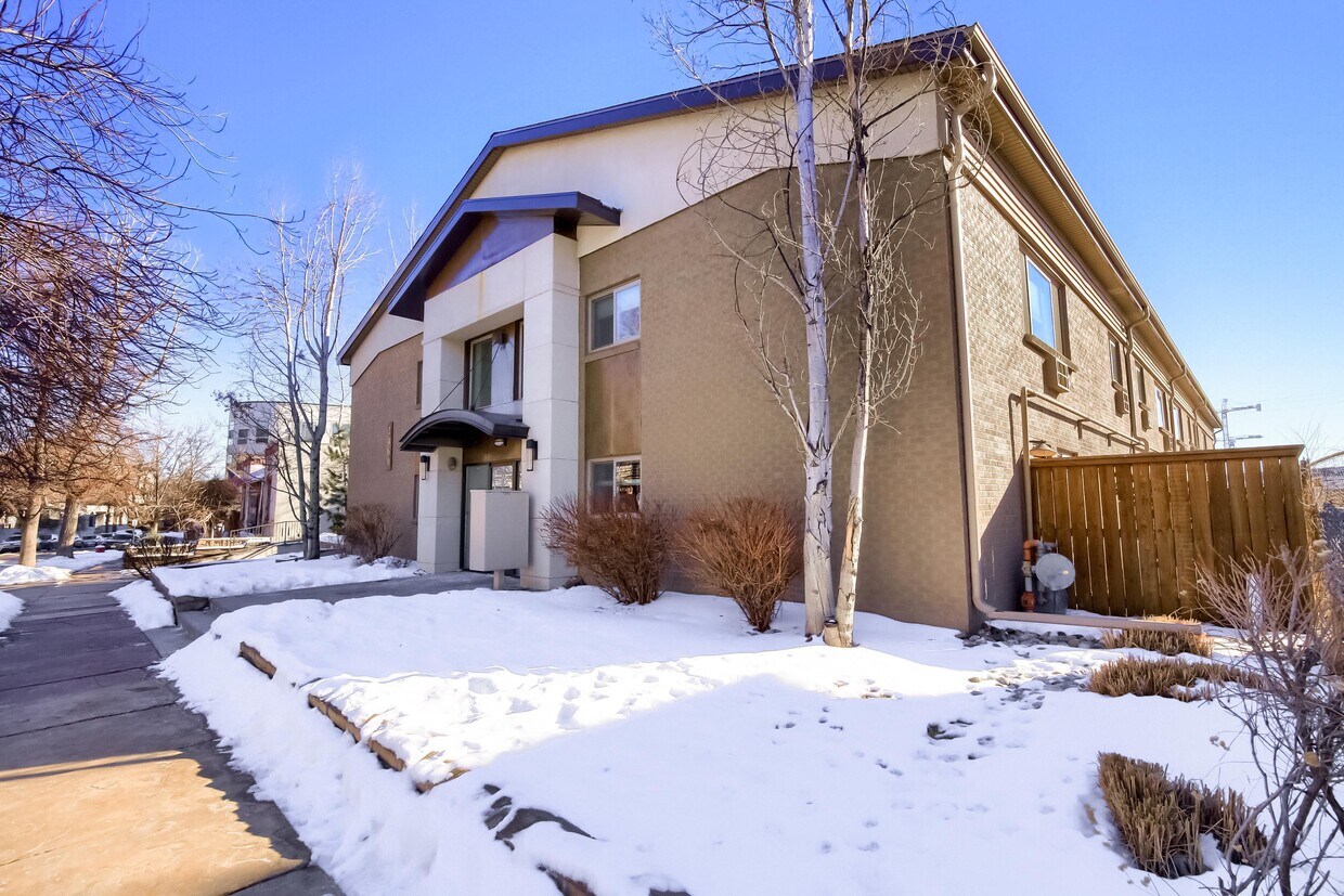 front entry - 2460 W Caithness Plz