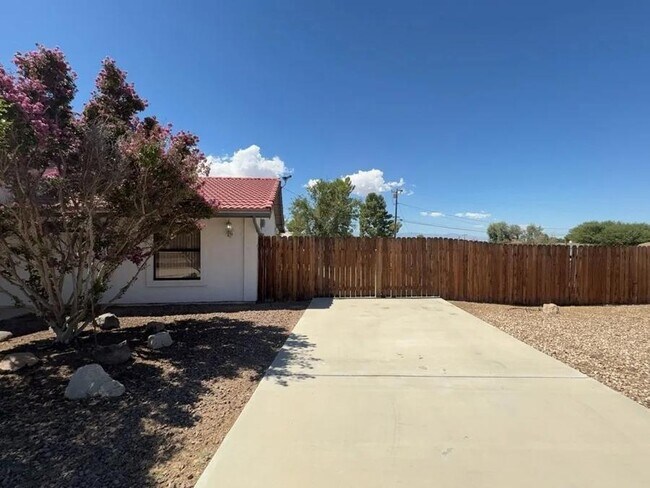 Foto del edificio - 15370 Tacony Rd