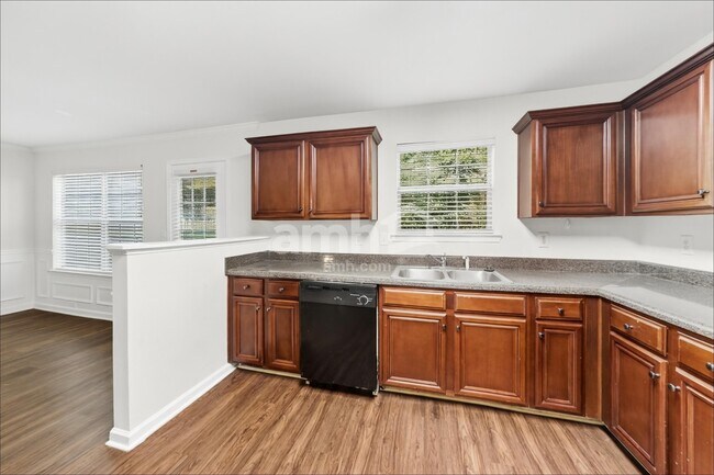 Foto del edificio - 119 Hidden Creek Dr