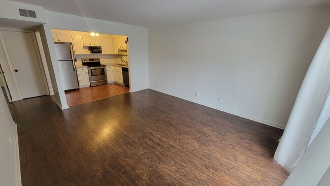 Building Photo - Clean Two Bedroom Condo For Rent
