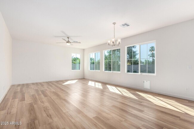 Foto del edificio - 6556 N 15th Dr