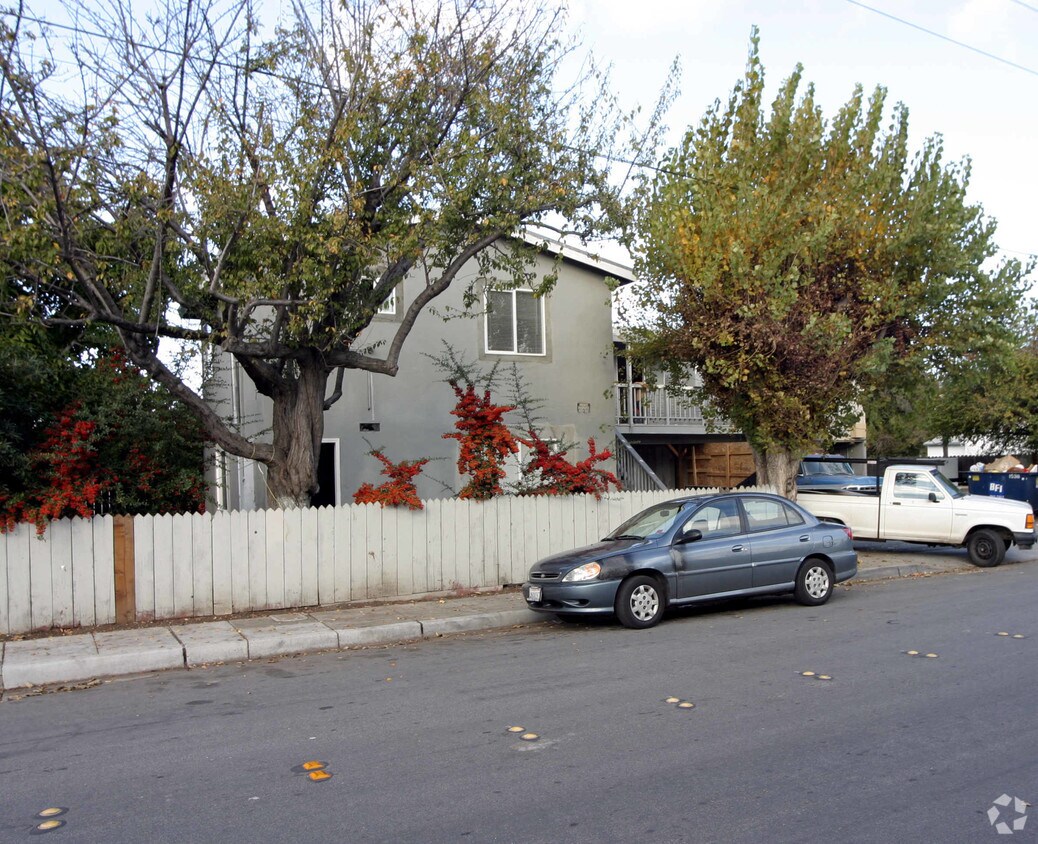 Foto del edificio - 1103 Hollyburne Ave