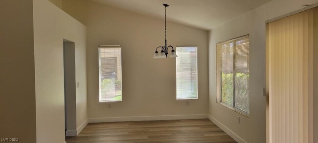 Building Photo - 9001 Mountain Gate Dr