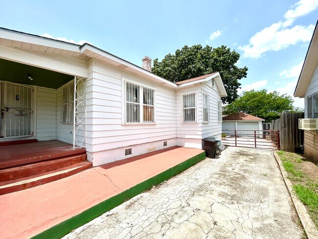 Foto del edificio - 1627 Schley Ave
