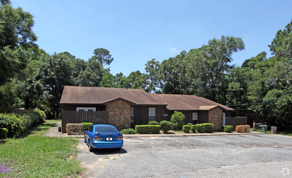 Building Photo - 5979 Born Dr