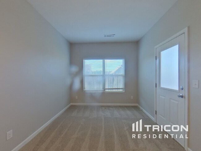 Foto del edificio - 131 Caledonian Cir