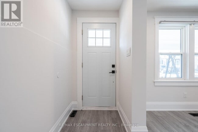 Building Photo - 33 Dalkeith Ave