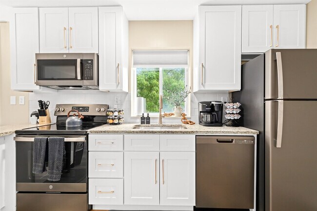 Foto del edificio - 18423 Sharon Ln