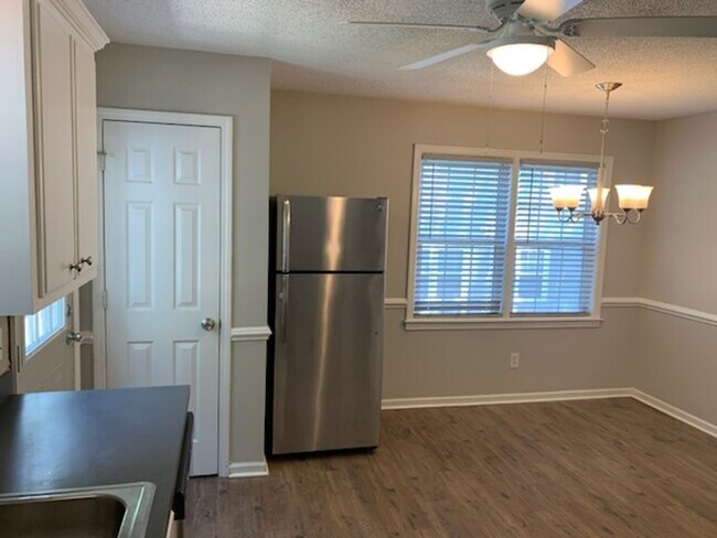 Foto del edificio - 106 Winterberry Ln