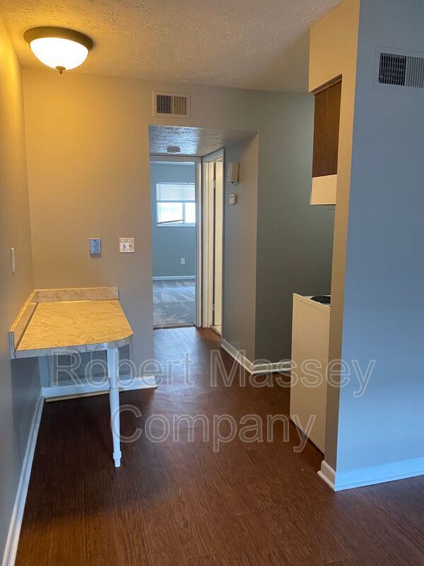 Building Photo - 2124 Cherokee Pkwy