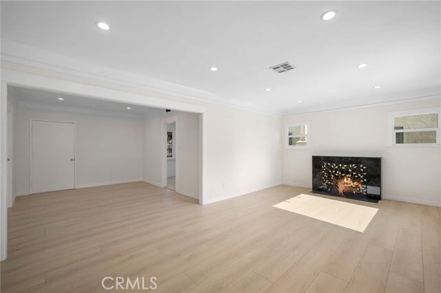 Foto del edificio - 525 W Wilson Ave