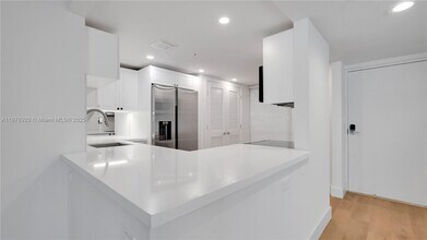 Building Photo - 555 NE 34th St