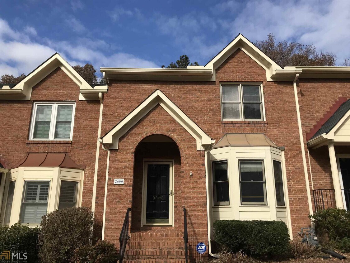 Foto principal - 2600 Holcomb Springs Dr