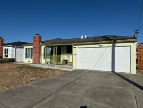 Building Photo - 4812 Driftwood Dr