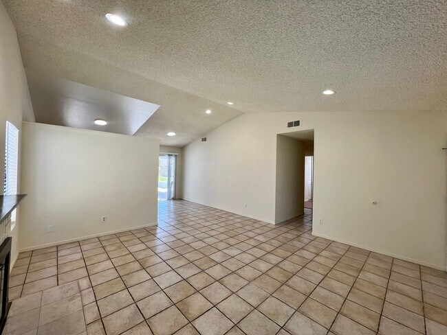 Foto del edificio - Available Now! 3 Bedroom, 2 bathroom home ...