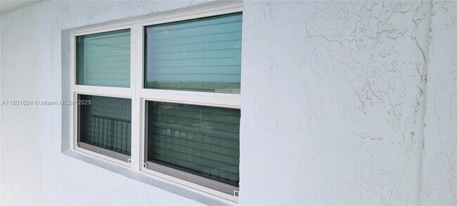 Foto del edificio - 3040 Lake Shore Dr