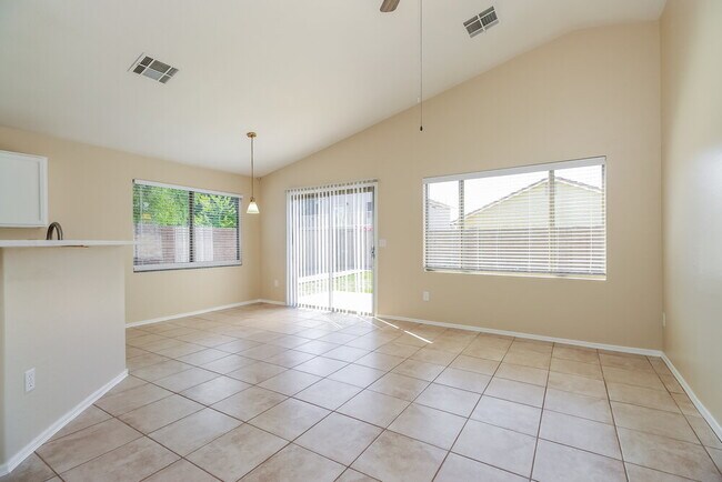 Foto del edificio - 495 W Scott Ave