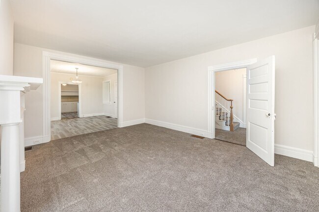 Foto del edificio - Beautiful updated 3/4 bedroom farmhouse