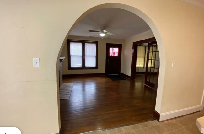 Foto del edificio - 317 E 20th St