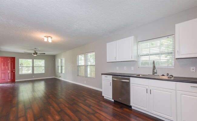 Blue In Eado House For Rent Houston Tx Apartments Building Photo Blue In Eado