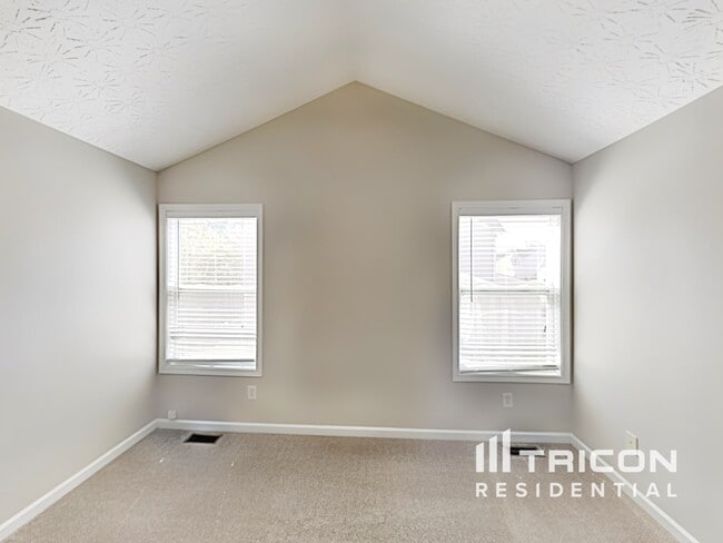 Foto del edificio - 7134 Creeksong Dr