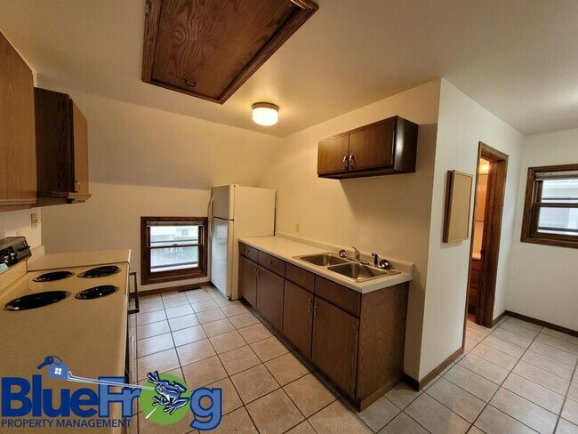 Foto del edificio - 399 Forest Ave