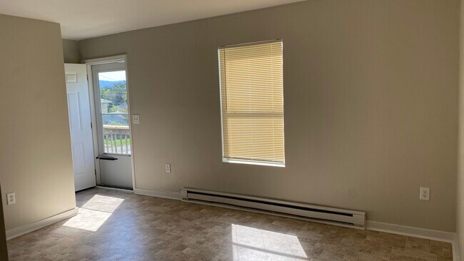 Foto del edificio - 2107 Staunton Ave NW