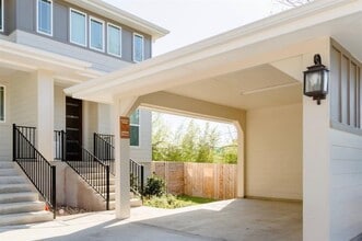 Building Photo - 807 E 16th St