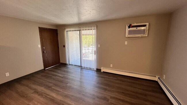 Foto del edificio - 2752 Humboldt Road - 15