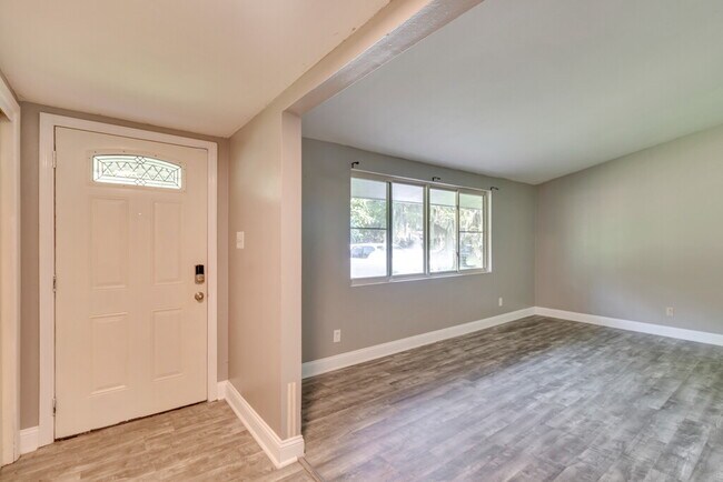 Building Photo - 12444 Largo Dr