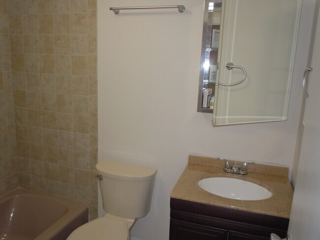 Foto del edificio - 447 Pleasant St