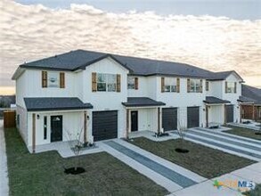 Building Photo - 3310 Abraham Dr