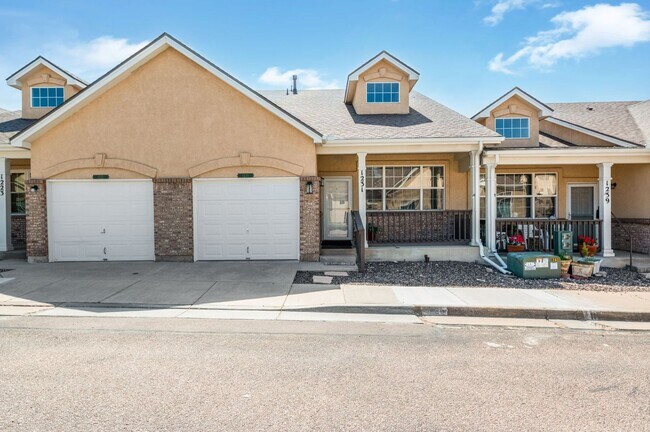 Building Photo - Relaxing townhome in Monument Villas