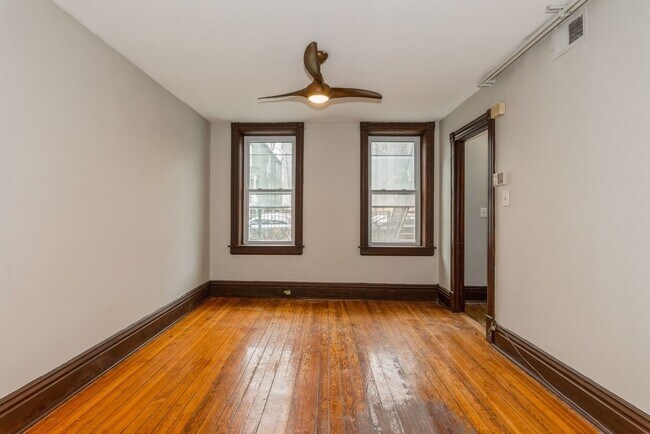 Foto del edificio - 3121 N Kenmore Ave
