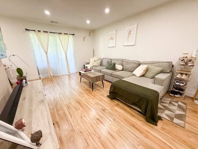 Foto del edificio - 3300 Johns Ct