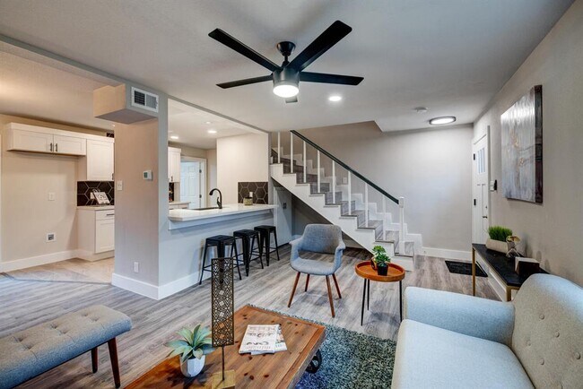 Foto del edificio - 5001 Cottonwood Cir