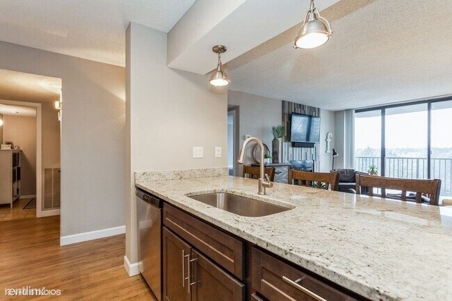 Building Photo - 1 br, 1 bath Condo - 509 Aurora Ave Unit 413