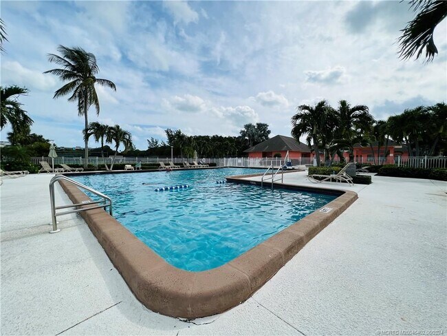 Foto del edificio - 221 NE Plantation Rd